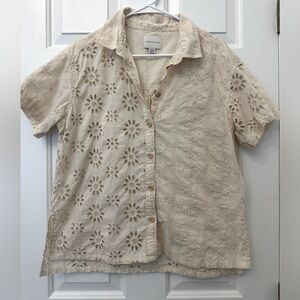 American Eagle Floral Eyelet Resort Button Down Shirt - Medium